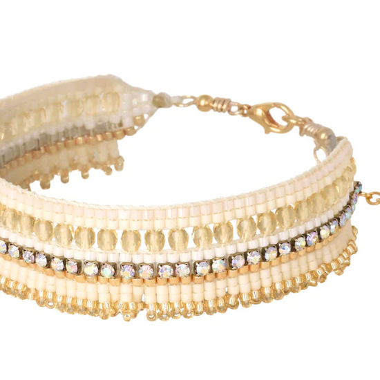 Beaded cream and gold toned beaded bracelet with lobster catch