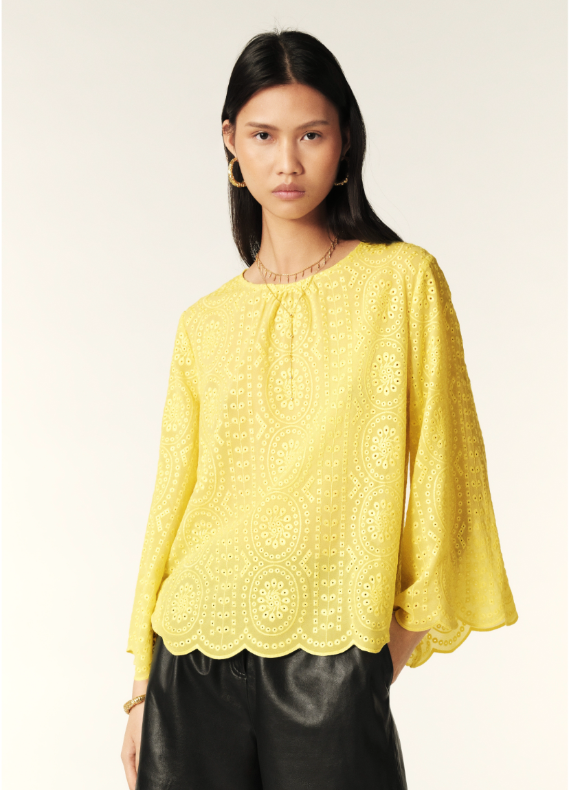 Yellow top with scolop edjing 