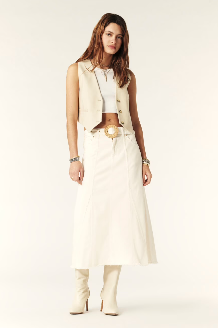 Cream denim skirt with wicker buckle