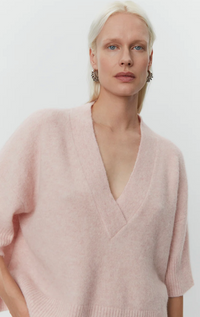 Pale pink V neck alpaca  blend knit with short sleeves