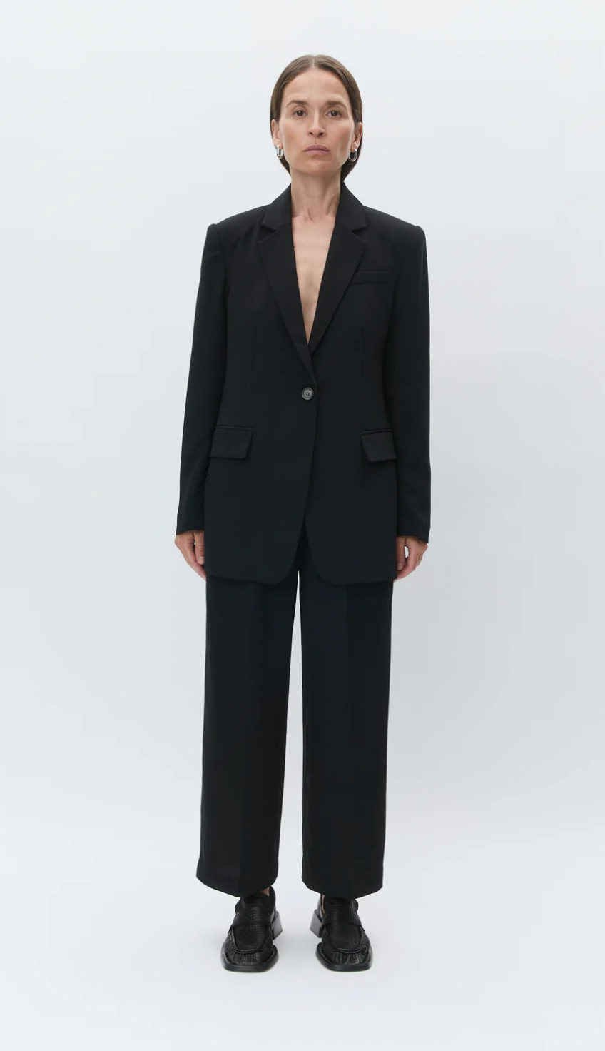 black cropped trousers with elasticated waist