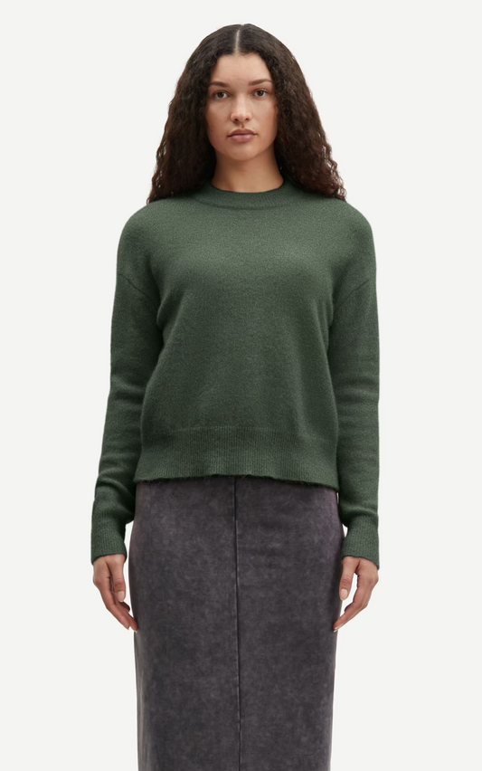 dark green o neck jumper  model shot