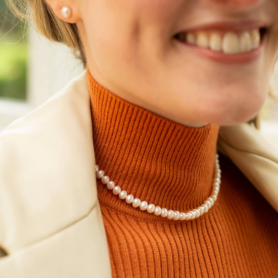 pearl choker with silver lobster clasp model shot