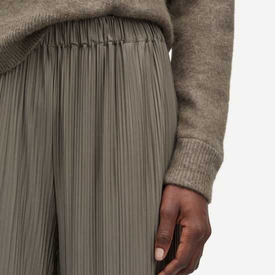 green grey pleated elasticated waist trousers close up