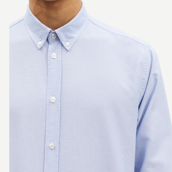 light blue mens shirt with classic collar and button cuff close up