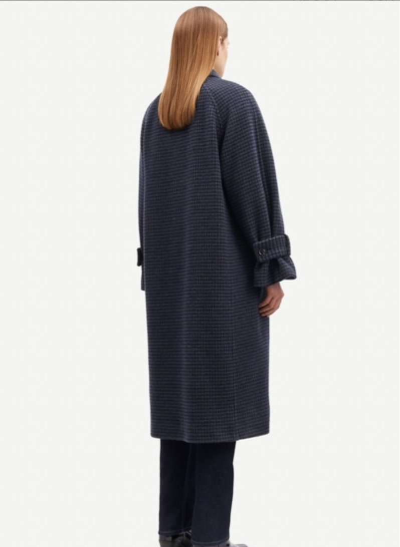 houndstooth oversized wool coat with blue and terracotta flecks rear view 