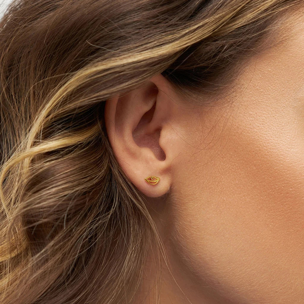 Gold plated sterling silver lip shape single stud earring