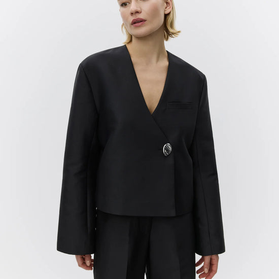 v neck black blazer with flared sleeves and single statement button from day birger