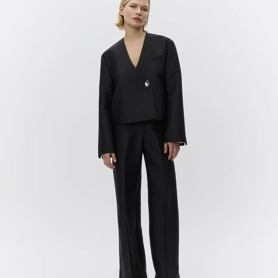 v neck black blazer with flared sleeves and single statement button from day birger model shot