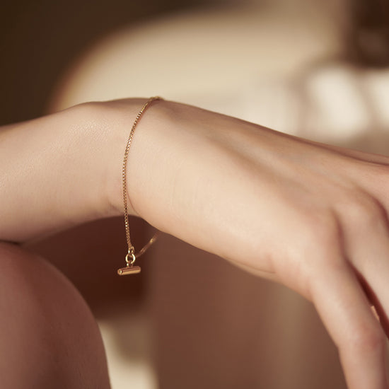 mini malachite gold bracelet on a delicate chain and lobster clasp from rachel jackson model shot