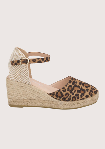 Wedge sandal with leopard print on a white background