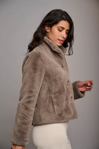 Taupe short faux fur jacket with button fastening