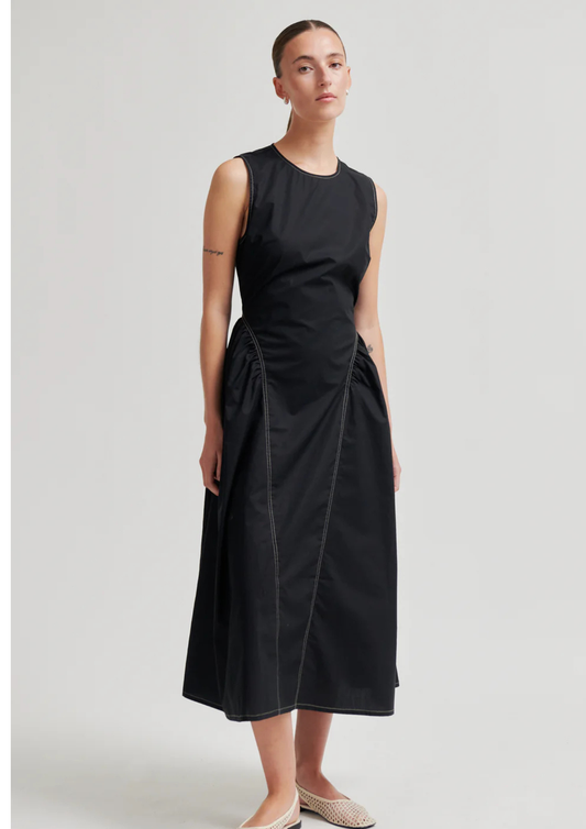 model wearing black sculptured dress