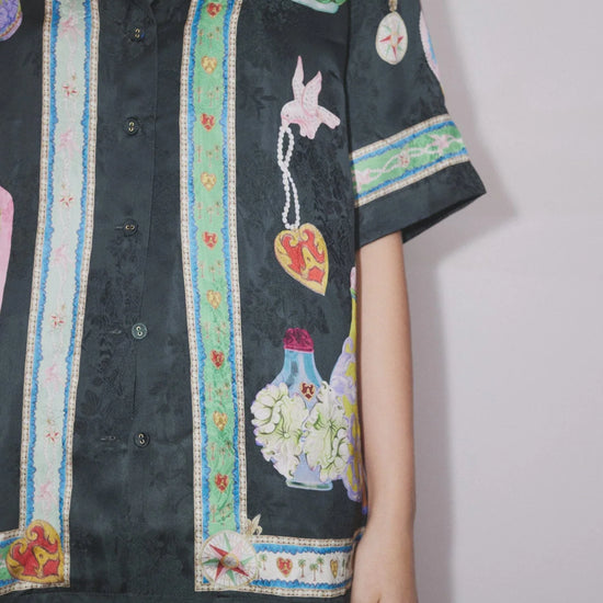 Short sleeve shirt with perfume bottle design close up