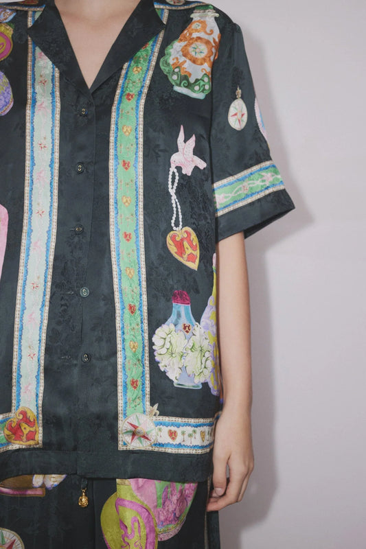 Short sleeve shirt with perfume bottle design close up