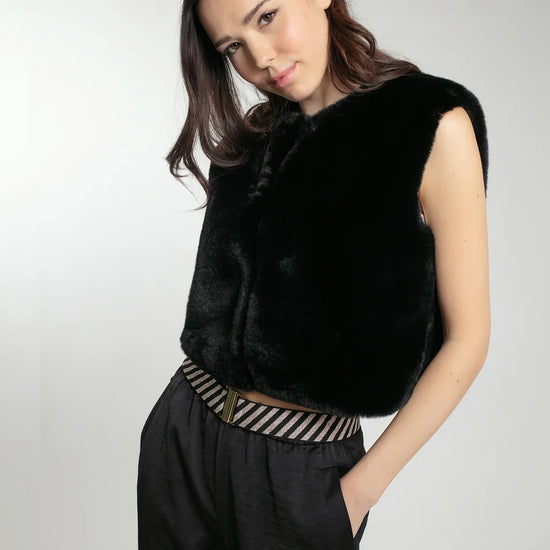 faux fur black gilet with round neck  model shot 