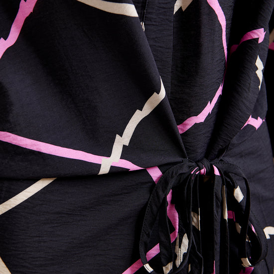 Black dress with pink and beige geometric pattern by Essentiel Antwer close up 