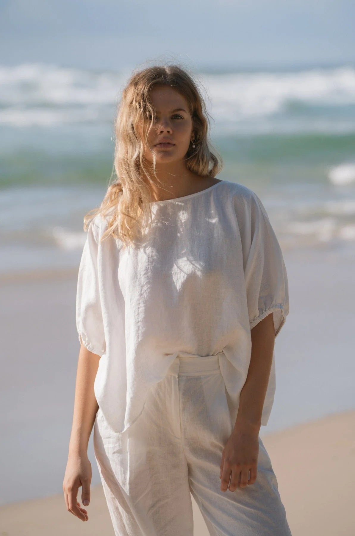 Loose fit linen top wtih short sleeves and O neck