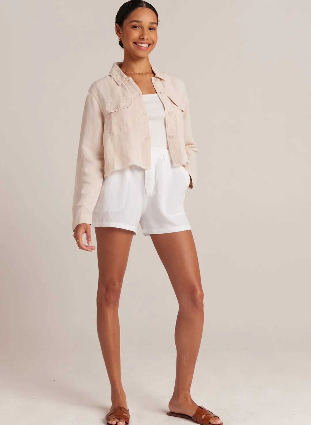 Raw hem crop jacket with patch pockets in linen blend fabrication