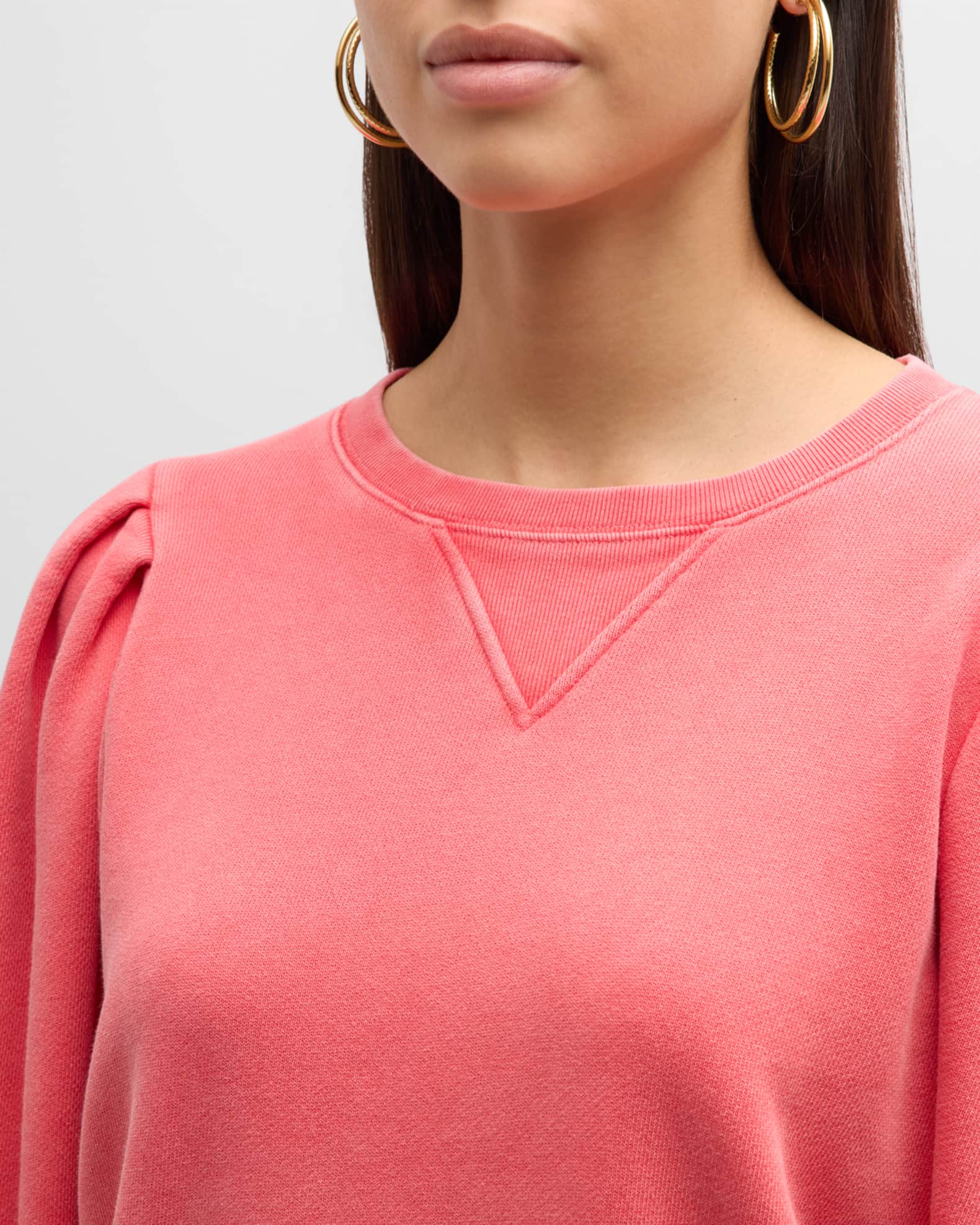Coral sweatshirt with long volumous sleeves and pleated arms at the shoulders with ribbed cuffs and hem and crew neck