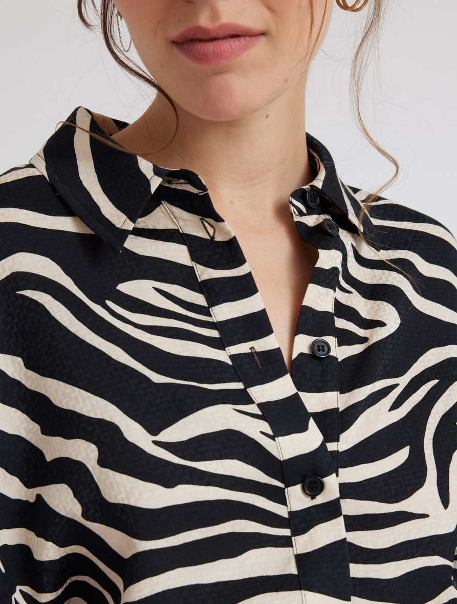 Zebra print shirt with long sleeves and a curved dropped hem