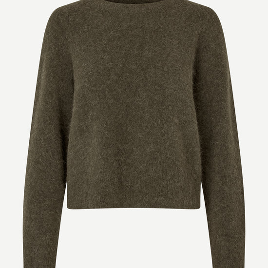 dark green slightly cropped wool jumper with o neck and long sleeves 