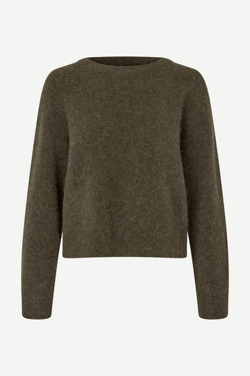 dark green slightly cropped wool jumper with o neck and long sleeves 