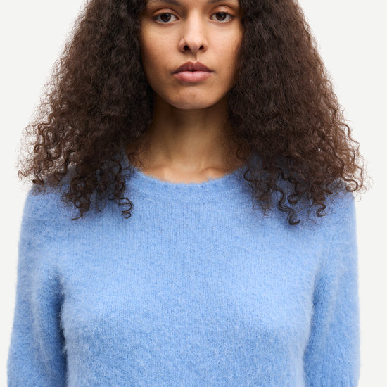 round neck short sleeve light blue jumper with rib detailing and cropped fit close up