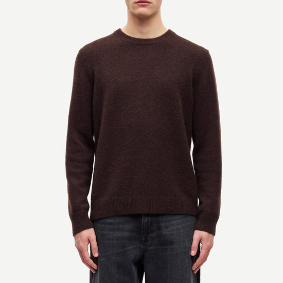 chocolate brown mens crew neck jumper with rib detailing and relaxed fit model shot