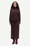 Woman wearing a burgundy brown sweater and skirt set on a white background from Samsoe Samsoe