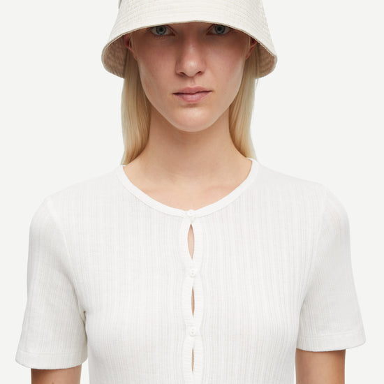 round neck short sleeve cotton white cardigan with small white buttons from samsoe close up