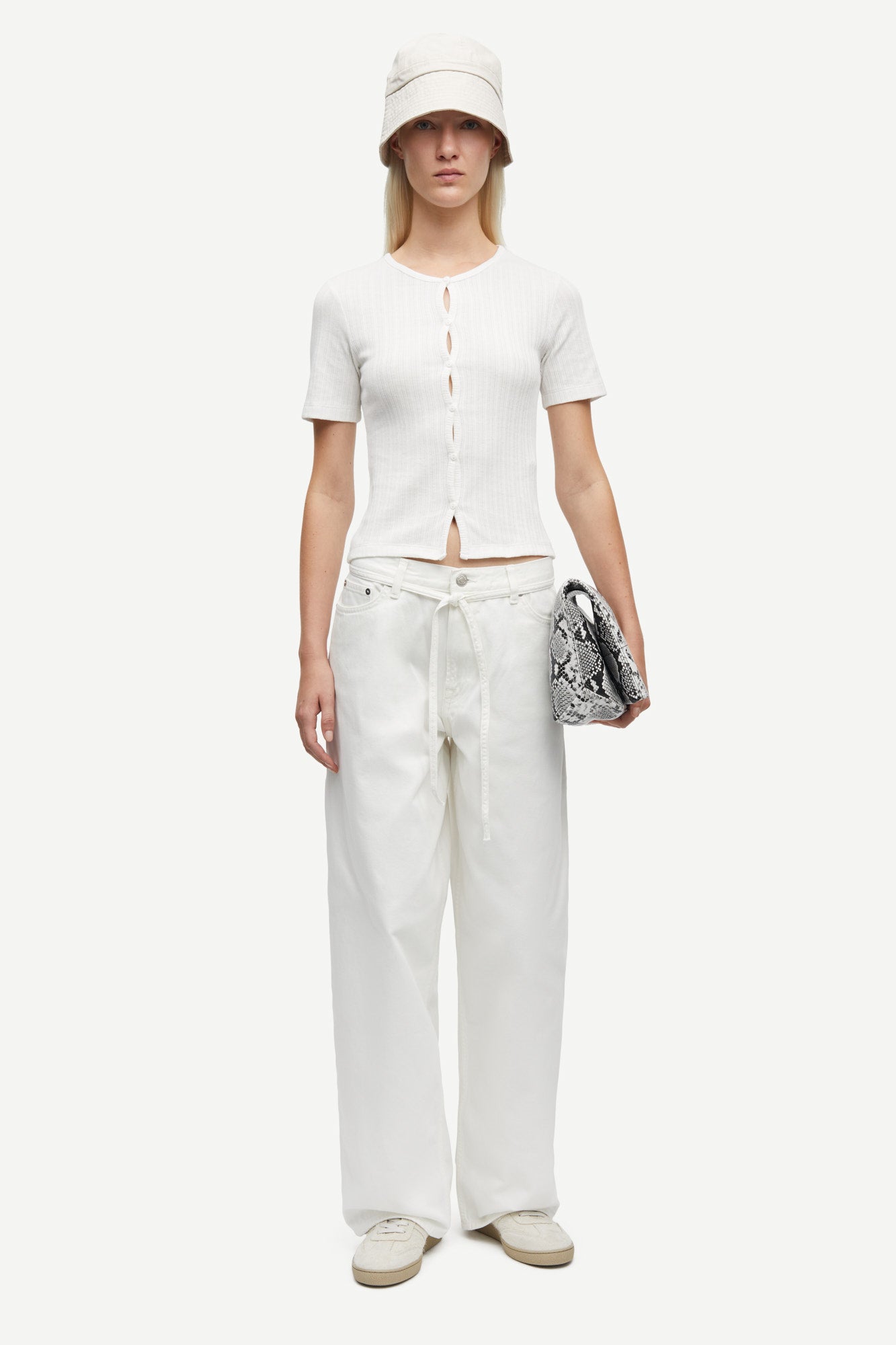 round neck short sleeve cotton white cardigan with small white buttons from samsoe model shot