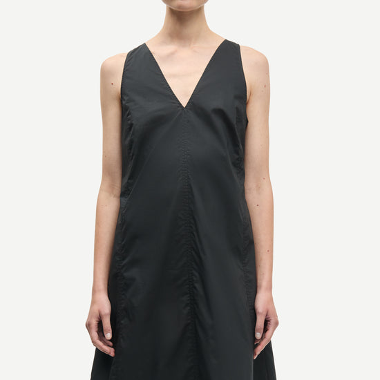 v neck sleeveless a line black dress from samsoe close up