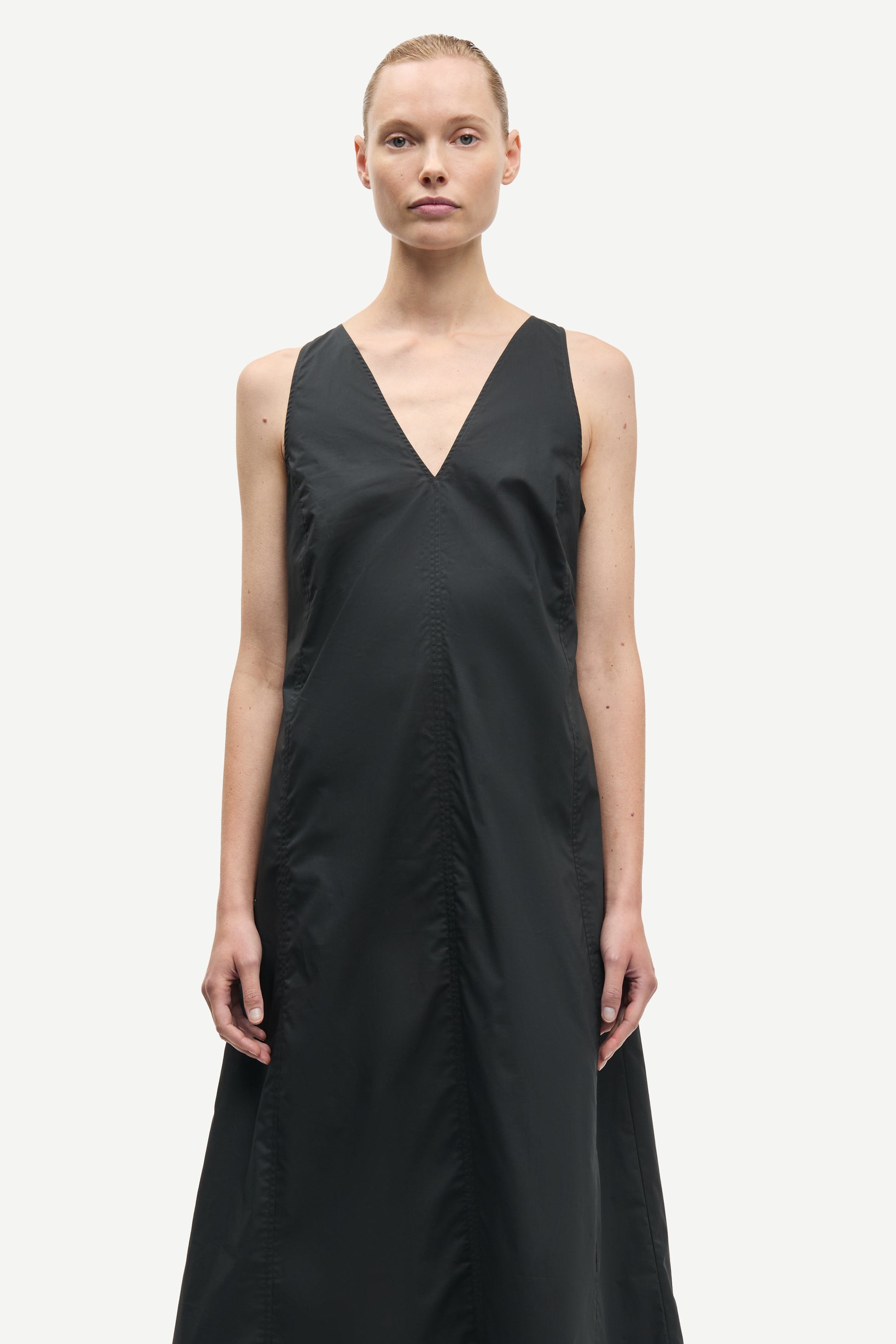 v neck sleeveless a line black dress from samsoe close up