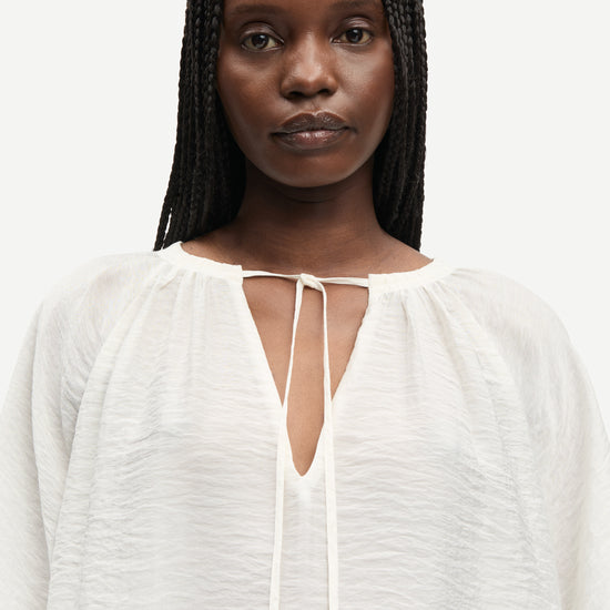 round neck 3/4 sleeve off white blouse with v neck and drawstring cuffs from samsoe close up