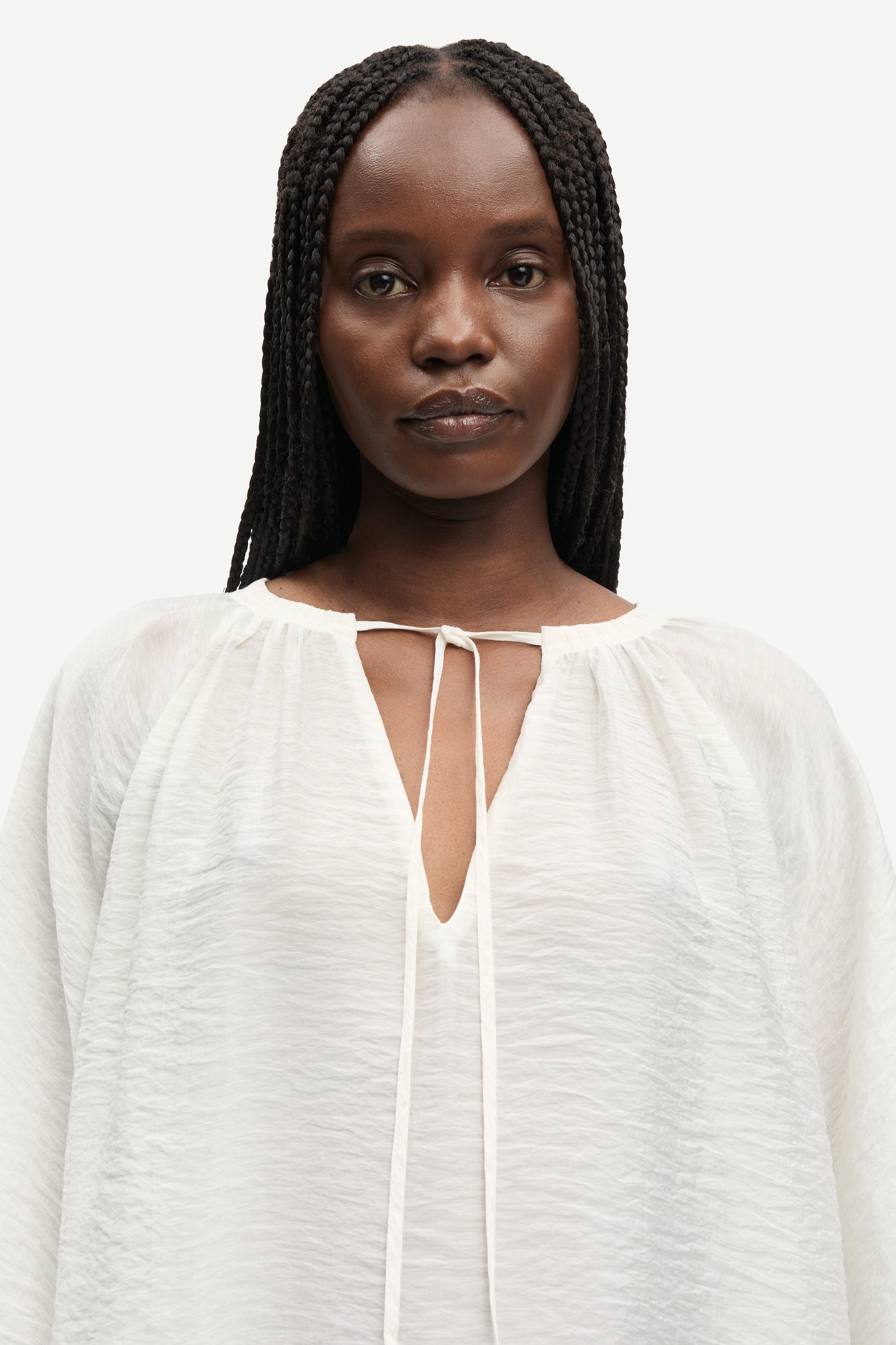 round neck 3/4 sleeve off white blouse with v neck and drawstring cuffs from samsoe close up