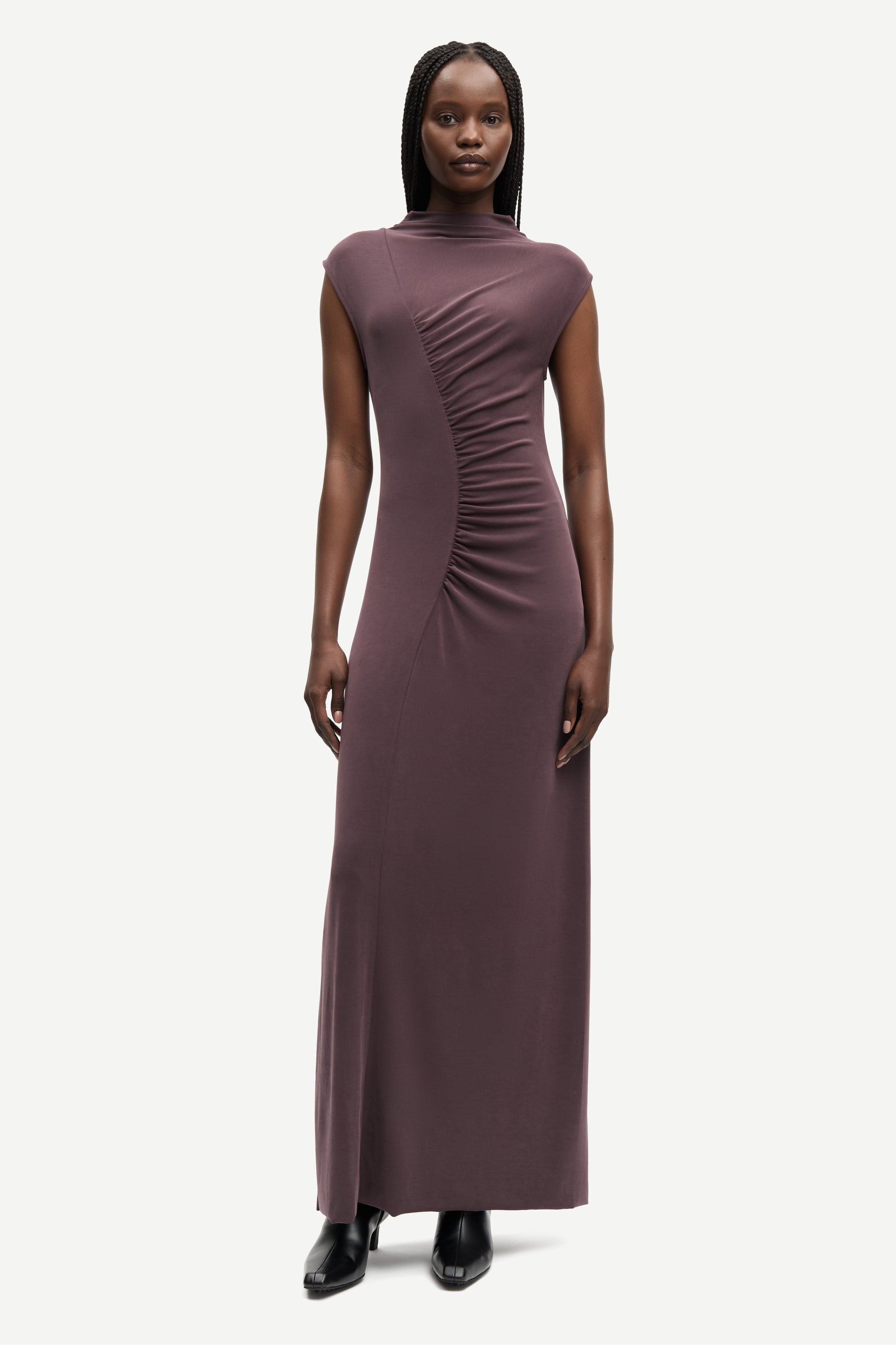 high neck cap sleeves stretchy maxi length rouched burgundy dress from samsoe model shot