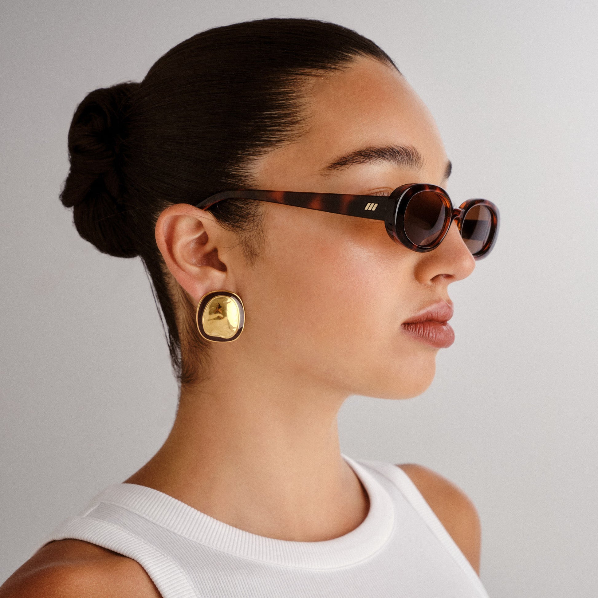 tortoise shell Le Specs sunglasses on a female model side view