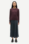 round neck cashmere jumper with long sleeves in a dark burgundy from samsoe samsoe model shot