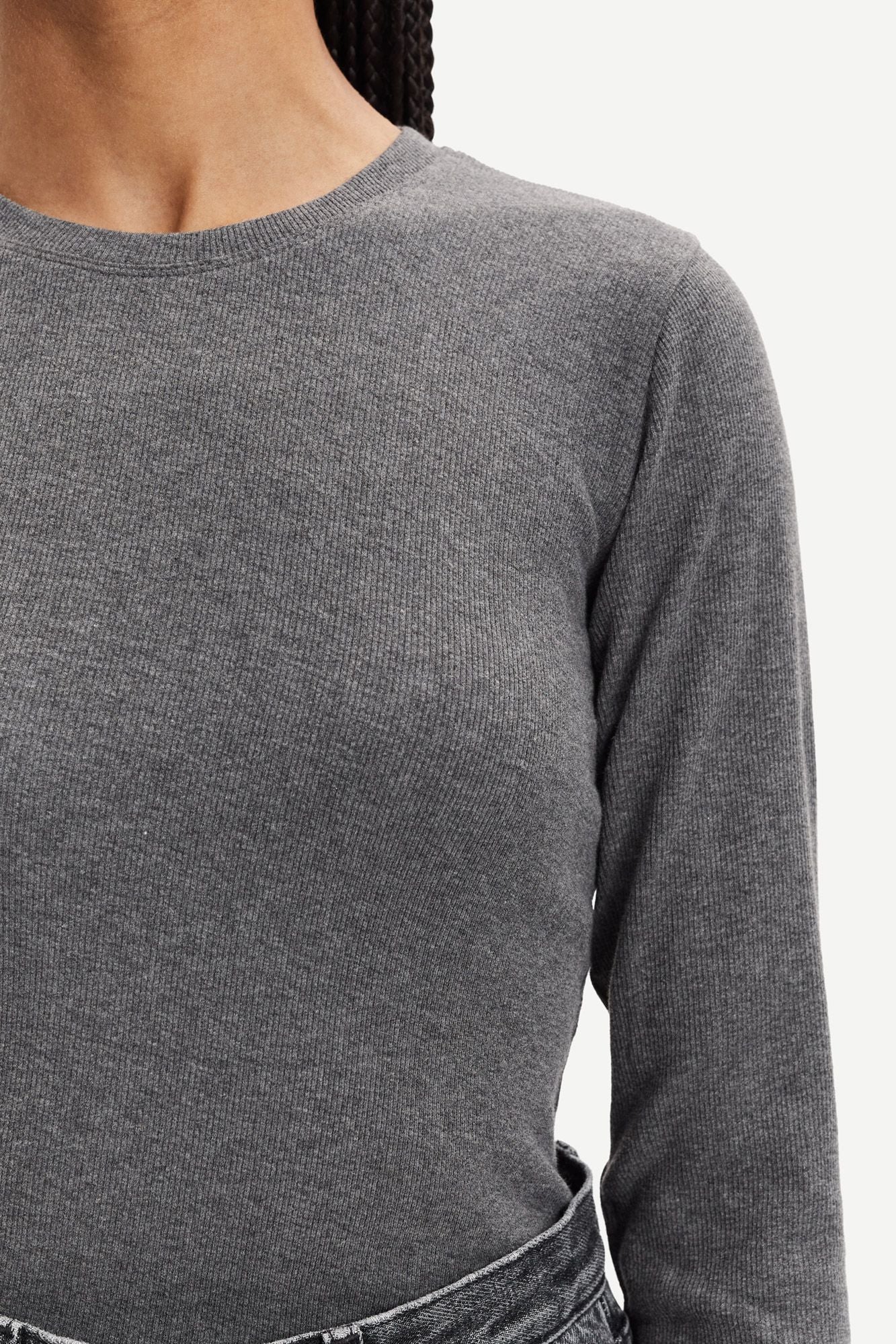 round neck ribbed long sleeves cotton top in dark grey from samsoe samsoe close up