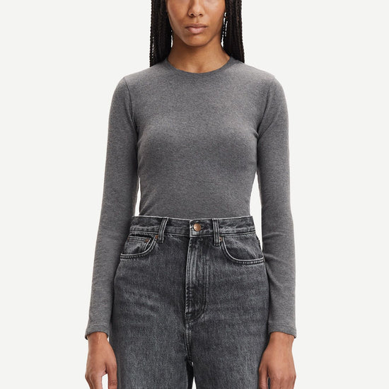 round neck ribbed long sleeves cotton top in dark grey from samsoe samsoe model shot
