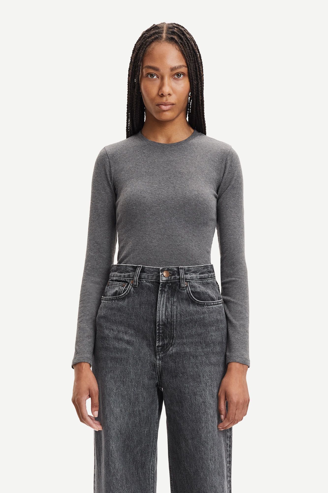 round neck ribbed long sleeves cotton top in dark grey from samsoe samsoe model shot
