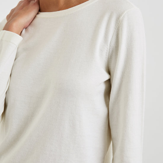 long sleeve round neck white cotton cashmere mix top close up
