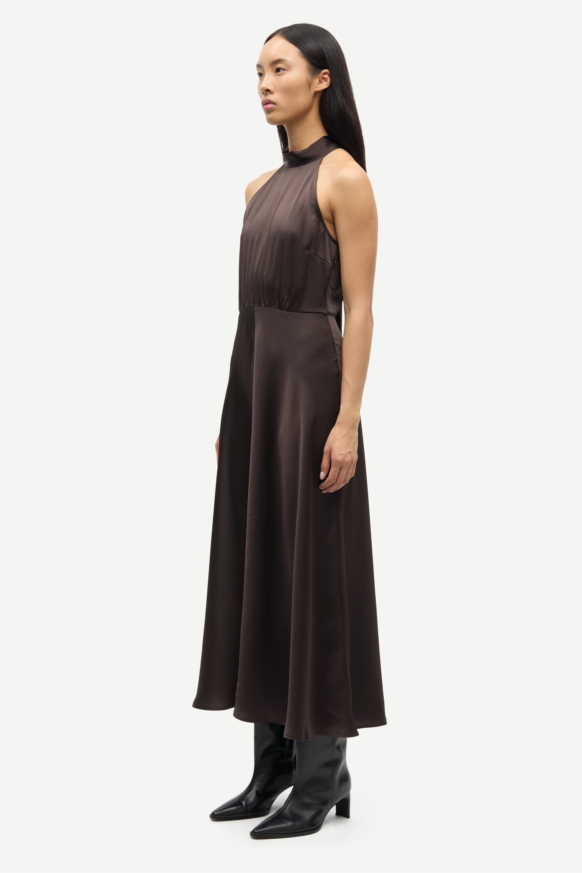 navy blue halterneck dress with open back and tie detail from samsoe samsoe side view