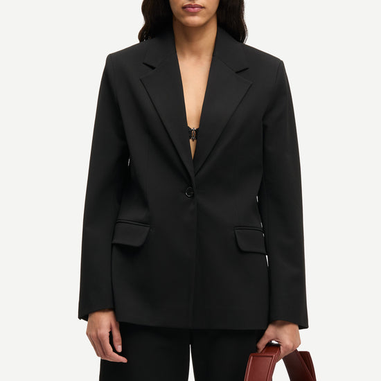 notch lapel black blazer with flap pockets and single button from samsoe model shot