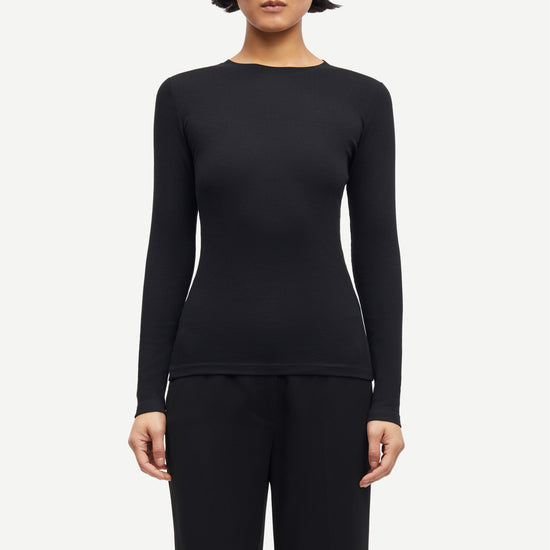 round neck black long sleeve t-shirt from samsoe samsoe model shot
