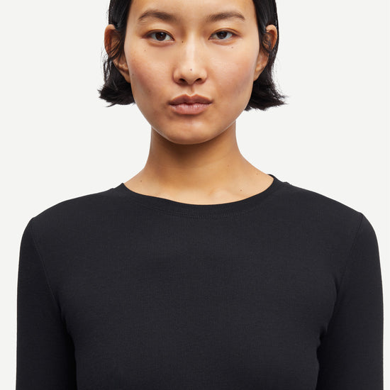 round neck black long sleeve t-shirt from samsoe samsoe close up model shot