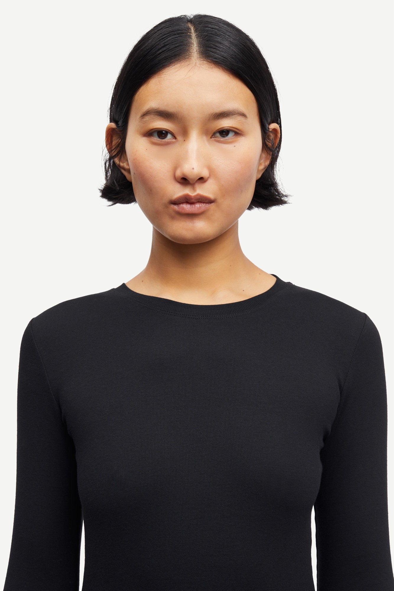 round neck black long sleeve t-shirt from samsoe samsoe close up model shot