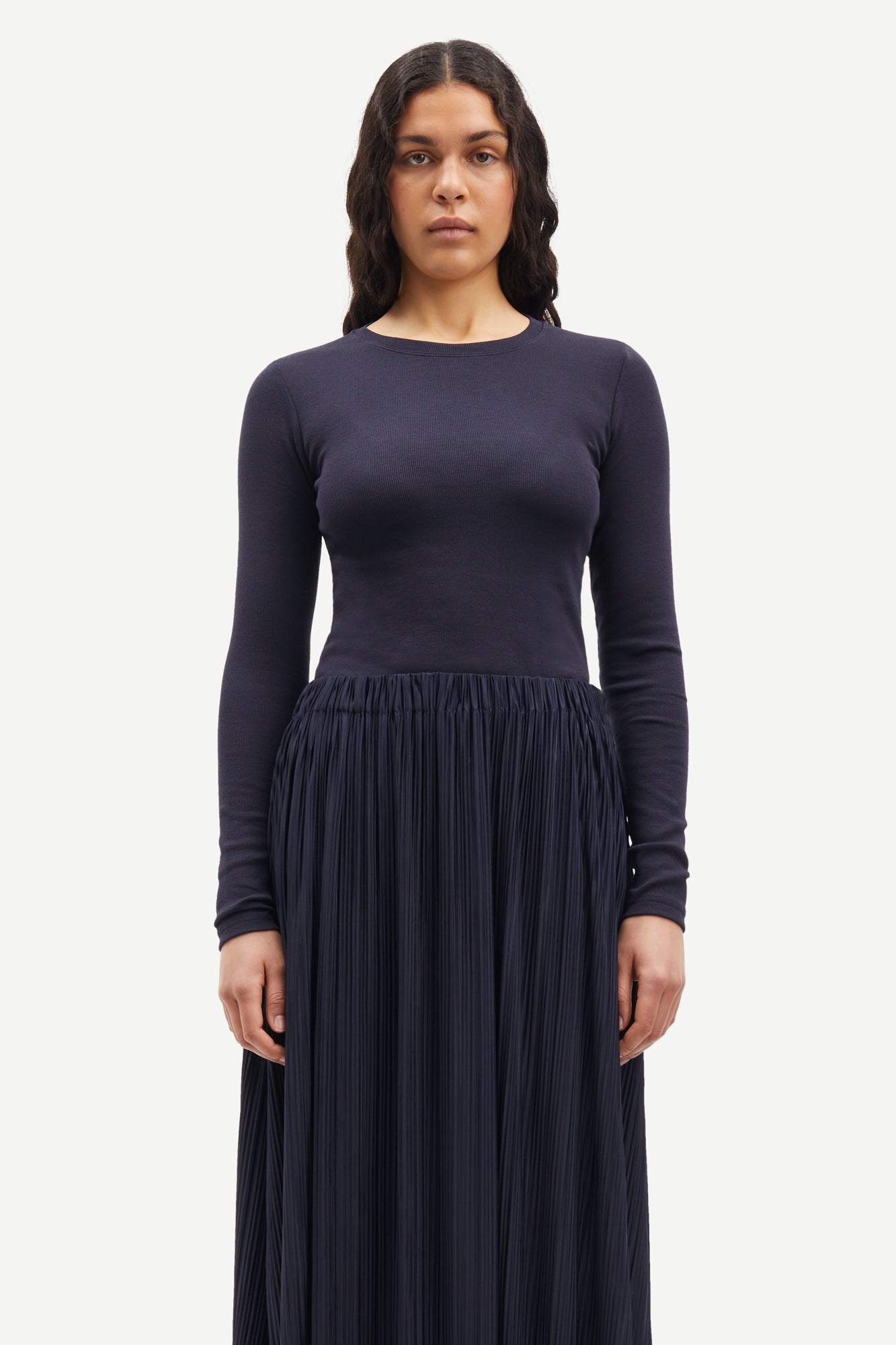 round neck ribbed long sleeves cotton top in navy blue from samsoe samsoe model shot