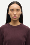 round neck cashmere jumper with long sleeves in a dark burgundy from samsoe samsoe close up